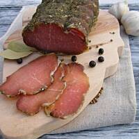 Domowe wędliny. Schab suszony z ziołami i czosnkiem