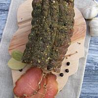 Domowe wędliny. Schab suszony z ziołami i czosnkiem