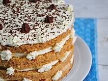 Fot. MIENTA, Tort bananowo-czekoladowy