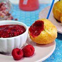 Waniliowe pączusie z malinami