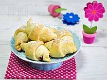 Fot. MIENTA, Rogaliki malinowo-marcepanowe