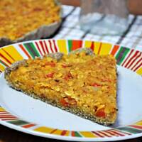 tarta z czerwoną soczewicą i warzywami