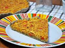 Fot. MIENTA, tarta z czerwoną soczewicą i warzywami