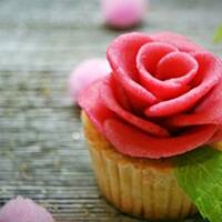 Waniliowe muffinki z różyczkami