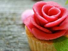 Fot. APM, Waniliowe muffinki z różyczkami