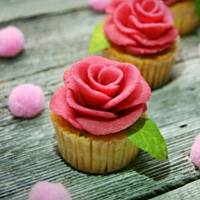 Waniliowe muffinki z różyczkami