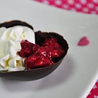 Czekoladowe miseczki dla zakochanych