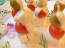 Fot. makusia, Koreczki -feta, pomidor, oliwki, czosnek