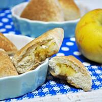 Pieczone pączki z jabłkami