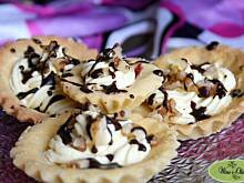 Fot. Monica W&O, Babeczki z kremem karpatkowym, czekoladą i orzechami