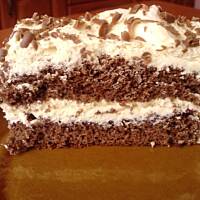 Biszkopt z kremem orzechowym