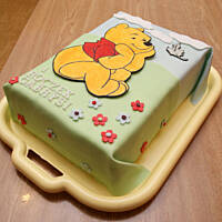 Tort brzoskwiniowy z Kubusiem Puchatkiem