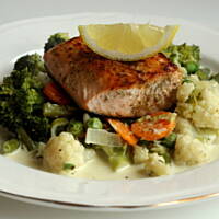 Czosnkowe warzywa duszone w śmietanie