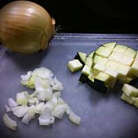 Łosoś po japońsku z imbirem i farfalle