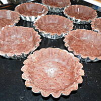 kakaowe tartaletki z wiśniami i bezą