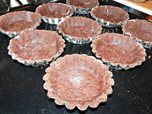 Fot. dariadb, kakaowe tartaletki z wiśniami i bezą