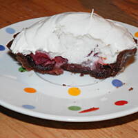 kakaowe tartaletki z wiśniami i bezą