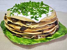 Fot. MIENTA, Naleśnikowy torcik pieczarkowy