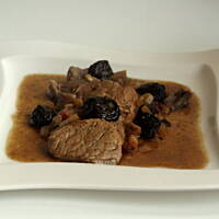 Polędwiczki w sosie z wędzoną śliwką