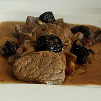 Polędwiczki w sosie z wędzoną śliwką