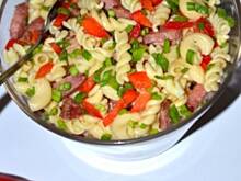 Fot. megii013, Sałatka makaronowa z boczkiem