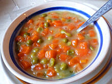 Fot. Mama - Różyczki, Marchewka z groszkiem do obiadu