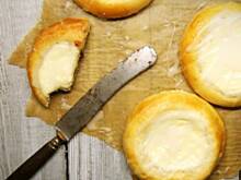 Fot. APM, Kokosowe drożdżówki z serem i dżemem