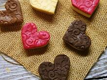 Fot. APM, Ciasteczka serduszka z czekoladą plastyczną