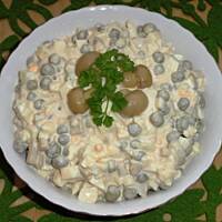 Sałatka z jajek i marynowanych pieczarek