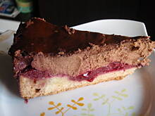 Fot. anekbu, Sernik czekoladowy z masą wisniową