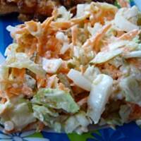 Surówka z kapusty pekińskiej z ogórkiem kiszonym