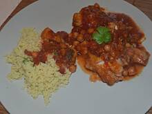 Fot. sebek, Dorsz w sosie pomidorowym z kaszą kuskus