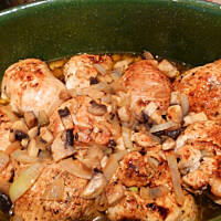 Roladki z indyka w sosie z pieczarkami i cebulą