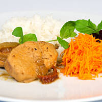 Fileciki drobiowe w sosie cebulowo-grzybowym