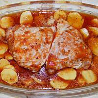 Udka z ziemniakami zapiekane w sosie pomidorowo-czosnkowym