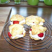 Ptysie z owocami i smietana (dietetyczne)