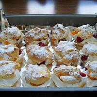 Ptysie z owocami i smietana (dietetyczne)