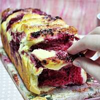 Odrywany chlebek malinowo-kokosowy