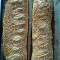 Calzone z wypływającą mozzarella