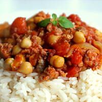 Gulasz pomidorowy z cieciorką