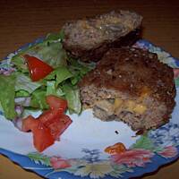 Kotlety mielone z serkiem topionym i pieczarkami