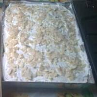 Piegusek z masą karpatkową i migdałami.