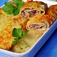 Zapiekane naleśniki z szynką i pieczarkami