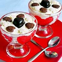 Deser walentynkowy z wiśniami w likierze