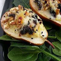 Gruszki zapiekane z kaszą jaglaną, gorgonzolą i orzechami