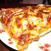 Pizza z wędzonym łososiem