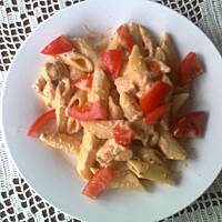 penne z pomidorowym pesto i z piersią z kurczaka wg Anes