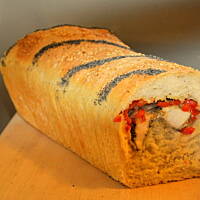 Gotowe kanapki ukryte w bochenku chleba