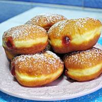 Pączki z konfiturą różaną