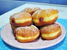 Fot. MIENTA, Pączki z konfiturą różaną